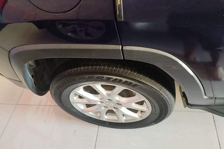 Used Jeep Cherokee 2016 2.4L Professional Edition Right Rear Wheel Hub