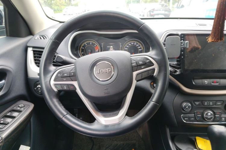 Used Jeep Cherokee 2016 2.4L Leading Edition Steering Wheel