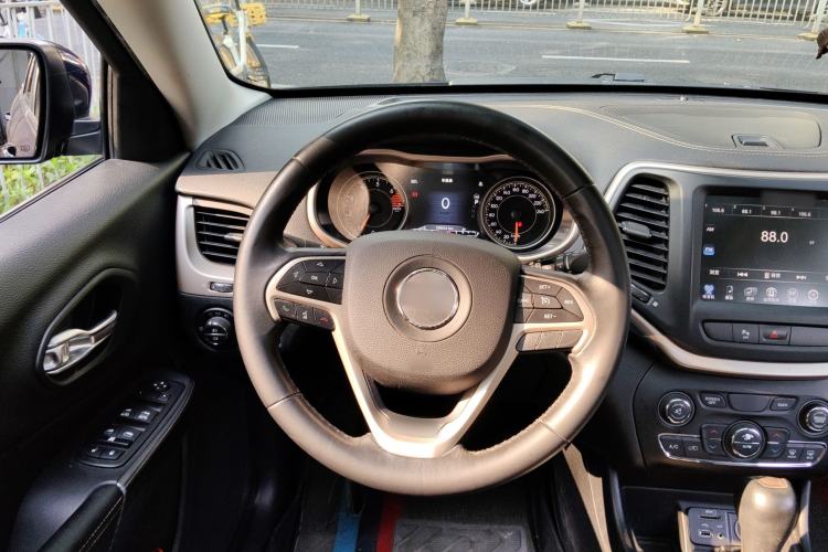 Used Jeep Cherokee 2016 2.0L Superior Edition Steering Wheel