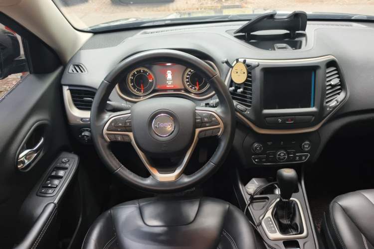 Used Jeep Cherokee 2016 2.0L Superior Edition Steering Wheel