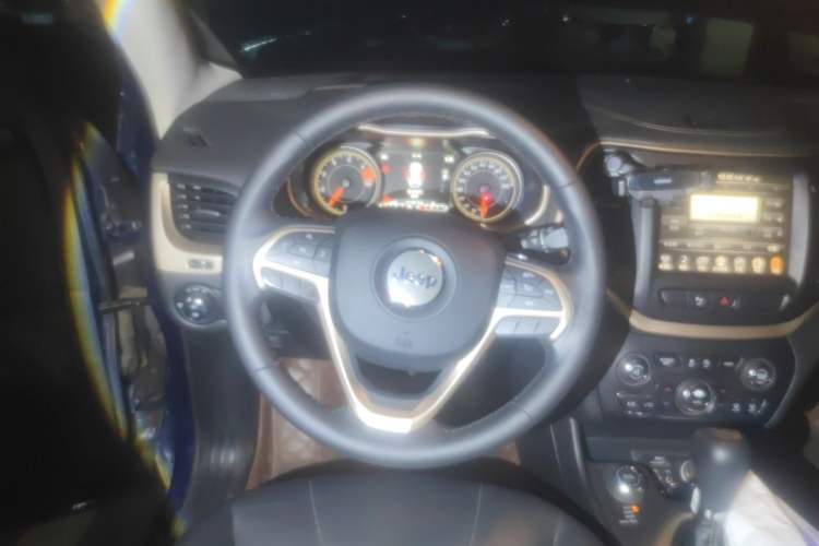 Used Jeep Cherokee 2016 2.4L Professional Smart Version Steering Wheel