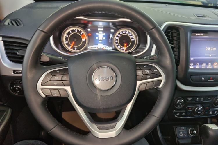 Used Jeep Cherokee 2016 2.4L Leading Smart Version Steering Wheel