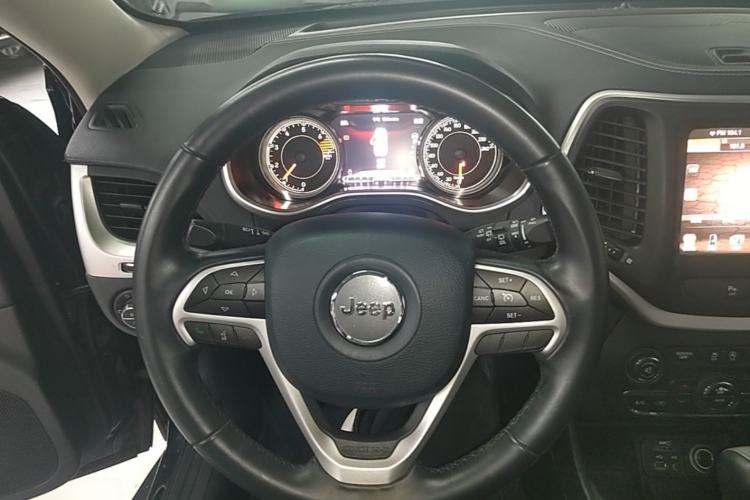 Used Jeep Cherokee 2016 2.4L Leading Smart Version Steering Wheel