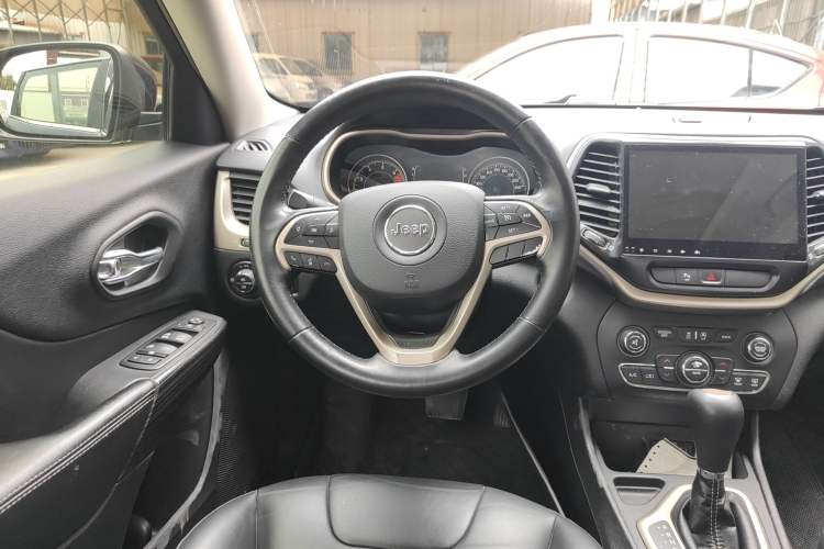 Used Jeep Cherokee 2016 2.4L Leading Edition Steering Wheel