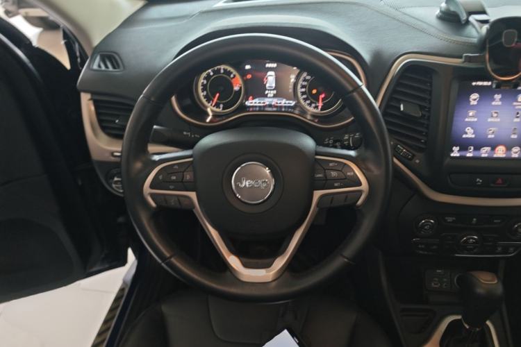Used Jeep Cherokee 2016 2.0L Superior Edition Steering Wheel