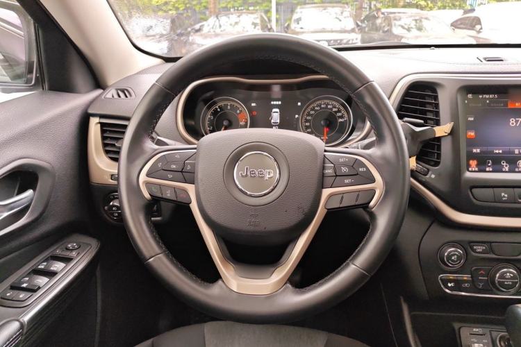 Used Jeep Cherokee 2016 2.0L Smart Version Steering Wheel
