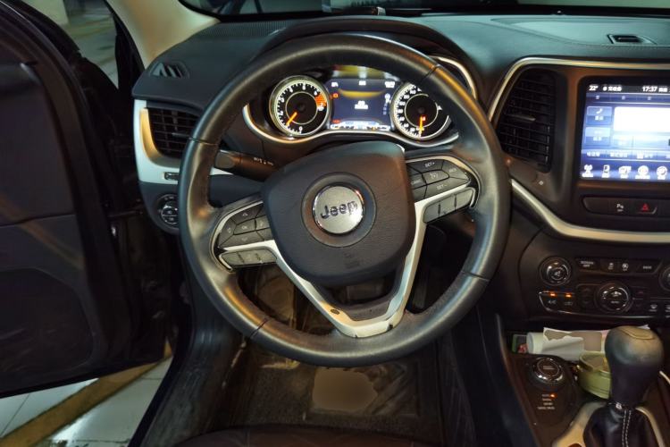 Used Jeep Cherokee 2016 2.4L Professional Smart Version Steering Wheel