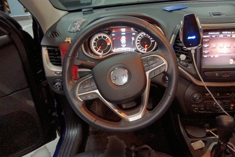Used Jeep Cherokee 2016 2.0L Superior Edition Steering Wheel