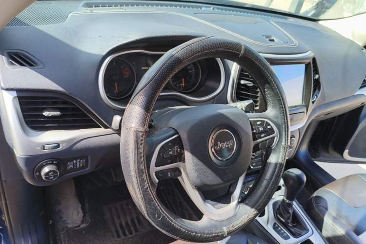 Used Jeep Cherokee 2016 2.4L Leading Edition Steering Wheel