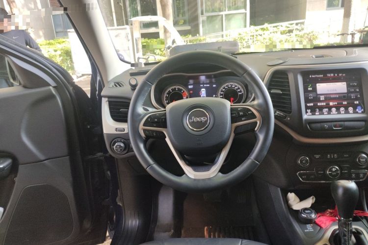 Used Jeep Cherokee 2016 2.4L Professional Smart Version Steering Wheel