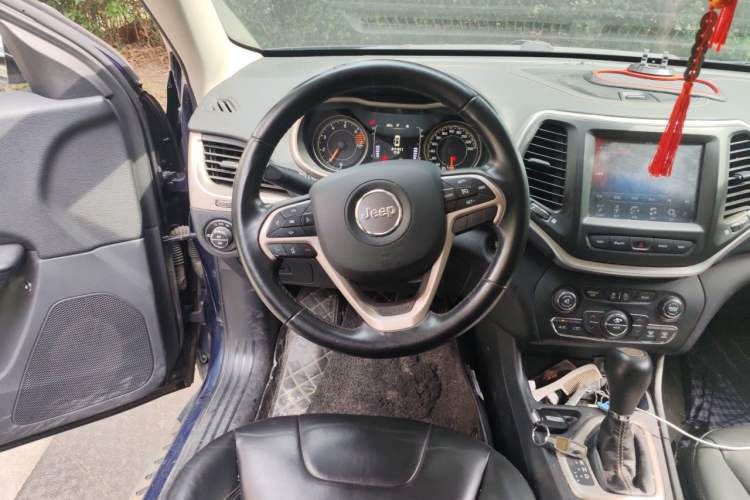 Used Jeep Cherokee 2016 2.4L Leading Smart Version Steering Wheel