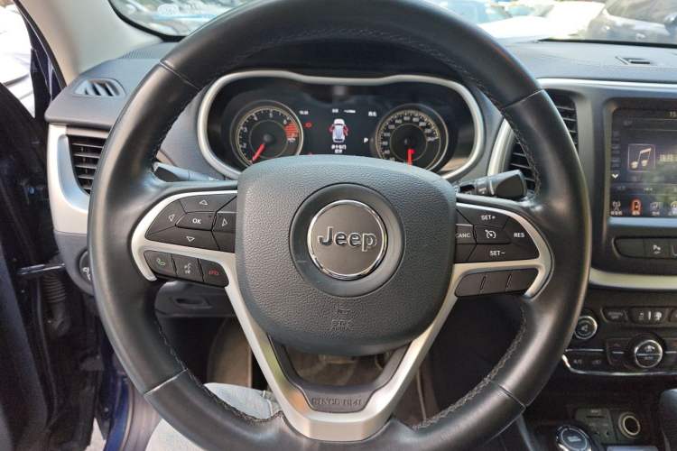 Used Jeep Cherokee 2016 2.4L Professional Smart Version Steering Wheel
