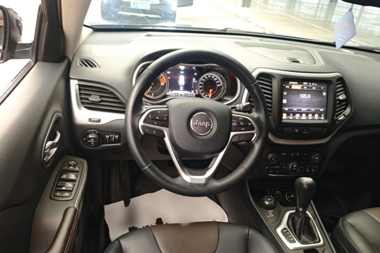 Used Jeep Cherokee 2016 2.4L Professional Smart Version Steering Wheel