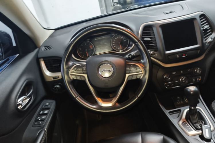 Used Jeep Cherokee 2016 2.0L Superior Edition Steering Wheel