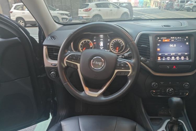 Used Jeep Cherokee 2016 2.0L Superior Edition Steering Wheel