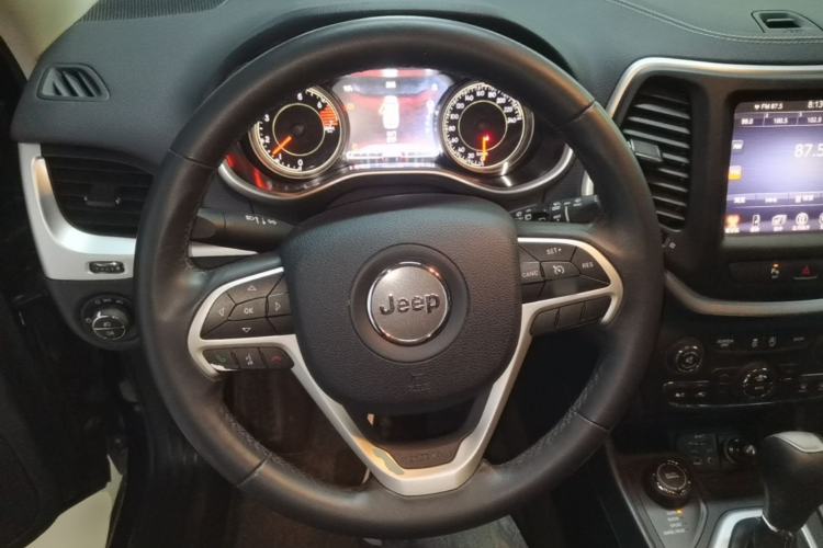 Used Jeep Cherokee 2016 2.4L Professional Smart Version Steering Wheel
