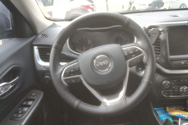 Used Jeep Cherokee 2016 2.4L Leading Smart Version Steering Wheel