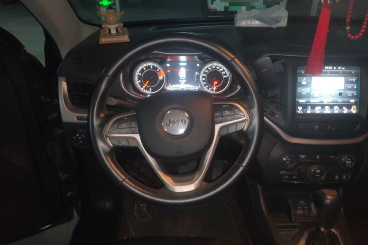 Used Jeep Cherokee 2016 2.0L Superior Edition Steering Wheel