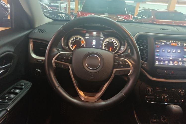 Used Jeep Cherokee 2016 2.0L Superior Edition Steering Wheel