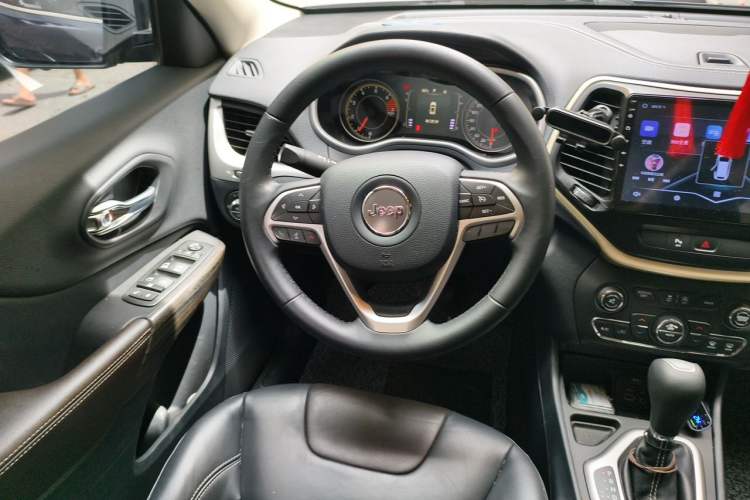 Used Jeep Cherokee 2016 2.4L Leading Edition Steering Wheel