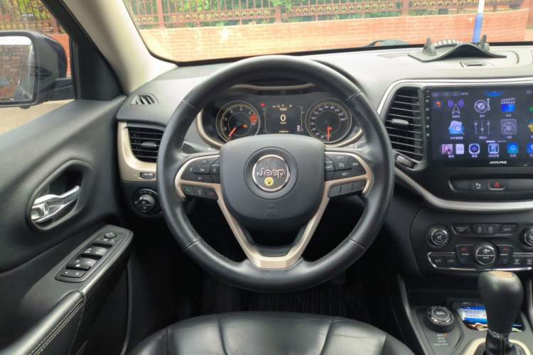 Used Jeep Cherokee 2016 2.4L Professional Edition Steering Wheel