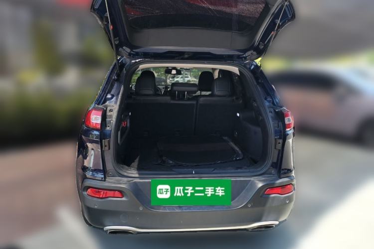 Used Jeep Cherokee 2016 2.4L Professional Smart Version Trunk