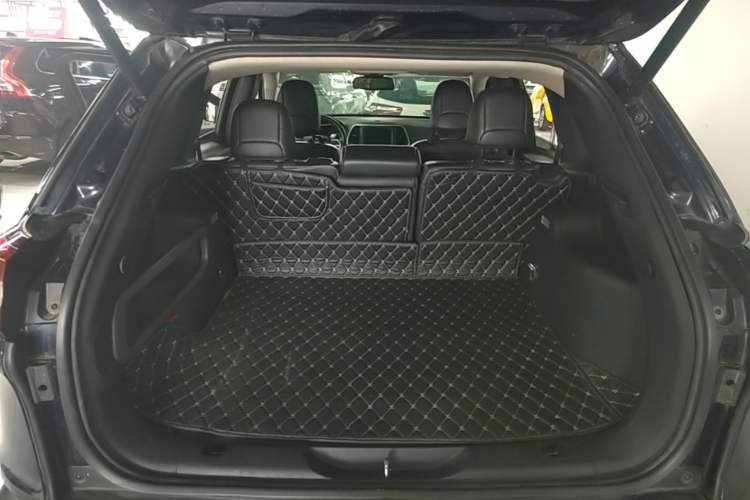 Used Jeep Cherokee 2016 2.4L Leading Smart Version Trunk