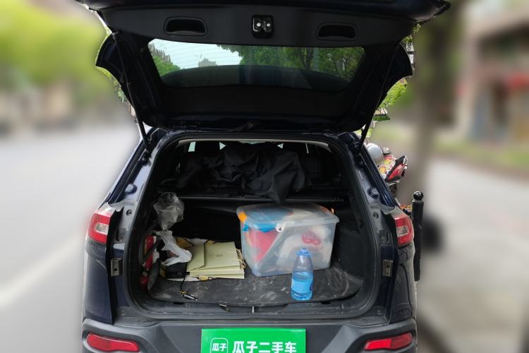 Used Jeep Cherokee 2016 2.4L Professional Edition Trunk