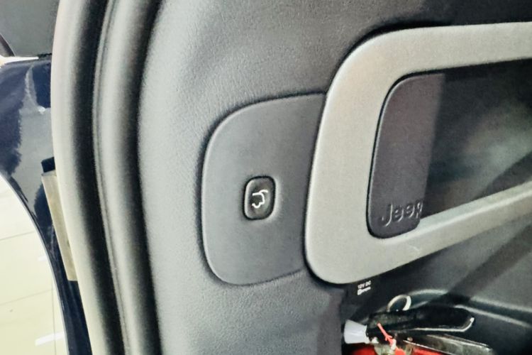 Used Jeep Cherokee 2016 2.4L Superior Edition Trunk