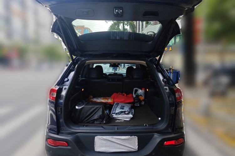 Used Jeep Cherokee 2016 2.4L Professional Smart Version Trunk