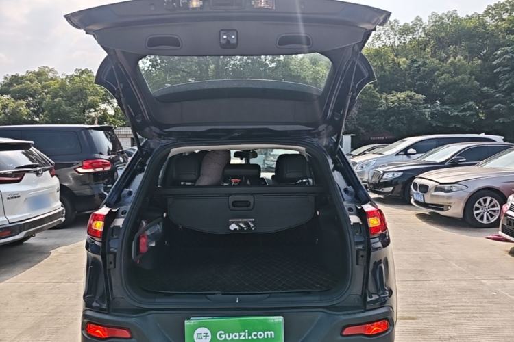 Used Jeep Cherokee 2016 2.4L Professional Edition Trunk