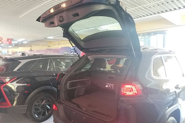 Used Jeep Cherokee 2016 2.4L Professional Edition Trunk