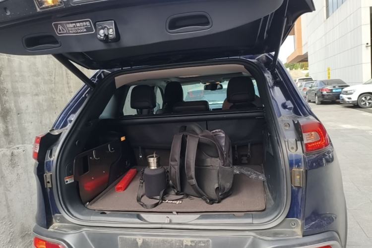 Used Jeep Cherokee 2016 2.4L Superior Edition Trunk
