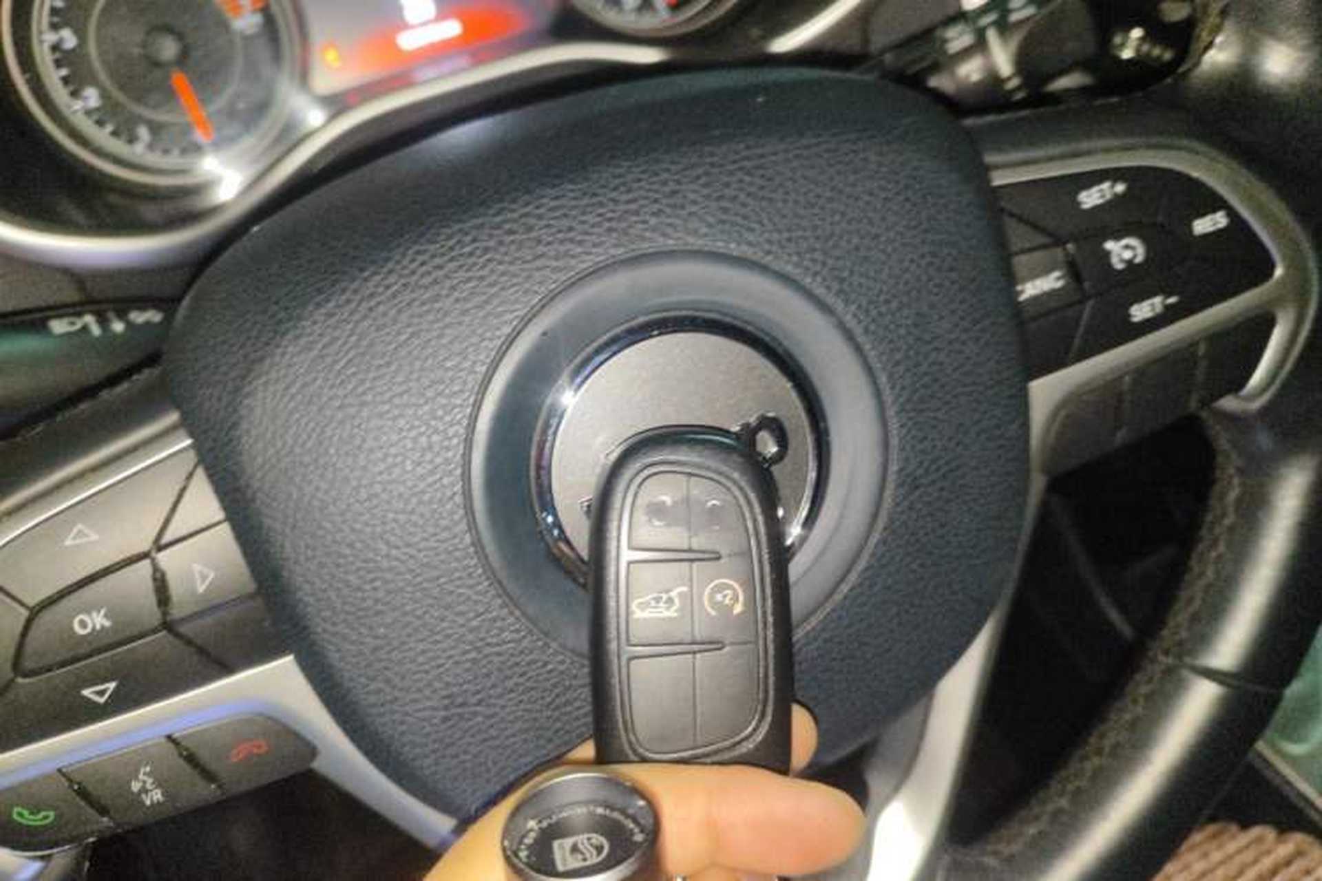Used Jeep Cherokee 2016 2.4L Superior Edition Vehicle Key
