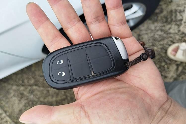 Used Jeep Cherokee 2016 2.0L Leading Edition Vehicle Key