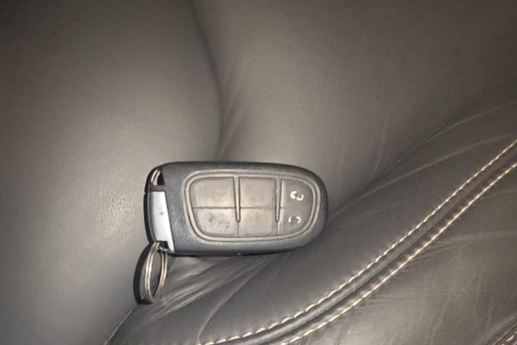 Used Jeep Cherokee 2016 2.0L Superior Edition Vehicle Key