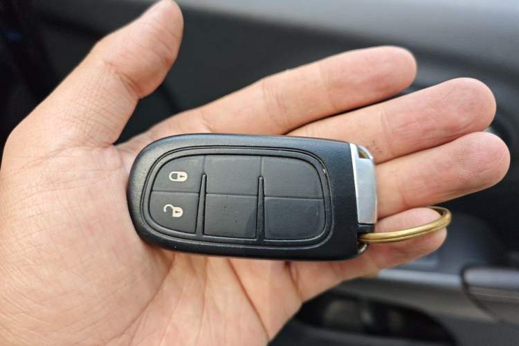 Used Jeep Cherokee 2016 2.4L Professional Smart Version Vehicle Key