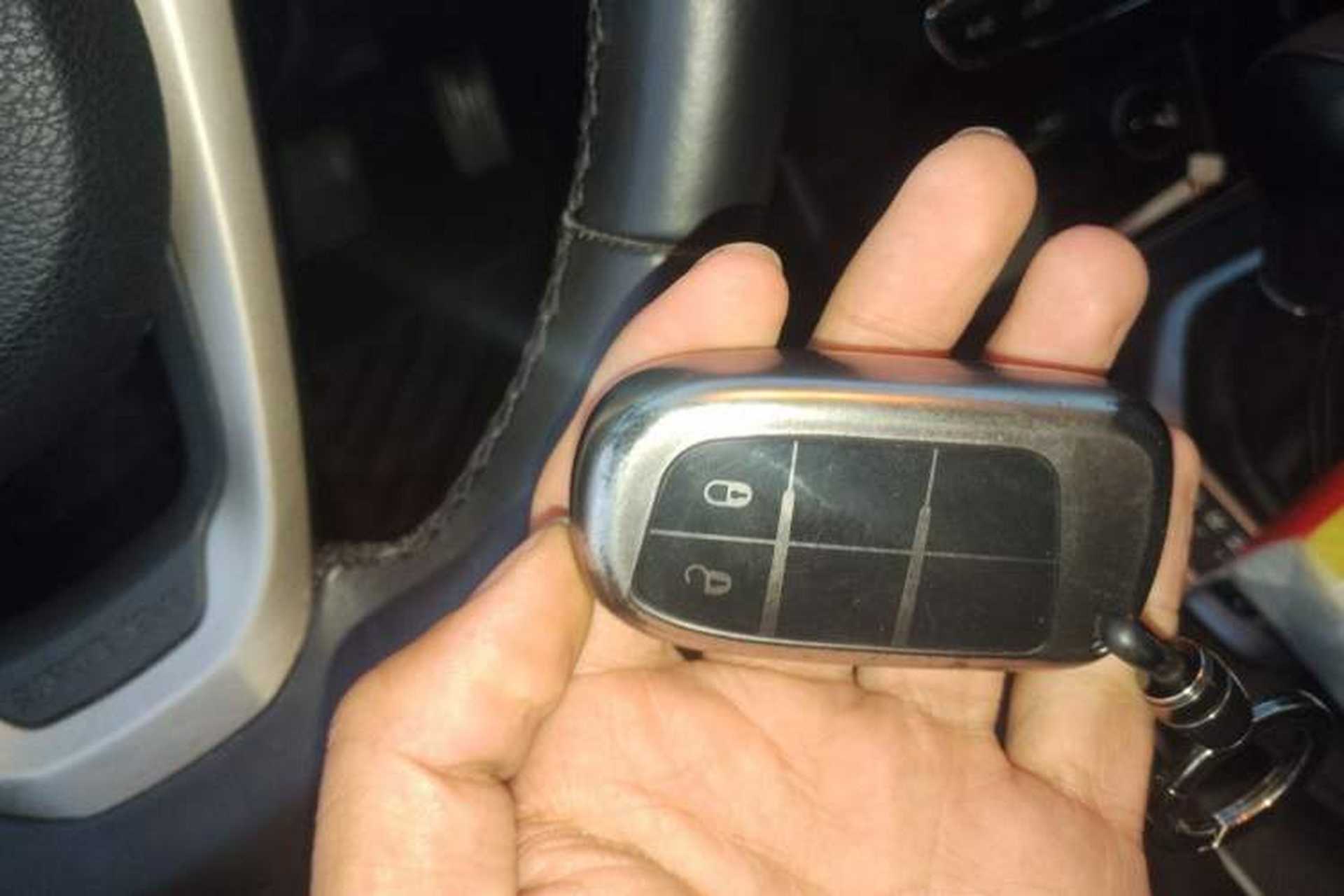 Used Jeep Cherokee 2016 2.0L Superior Edition Vehicle Key