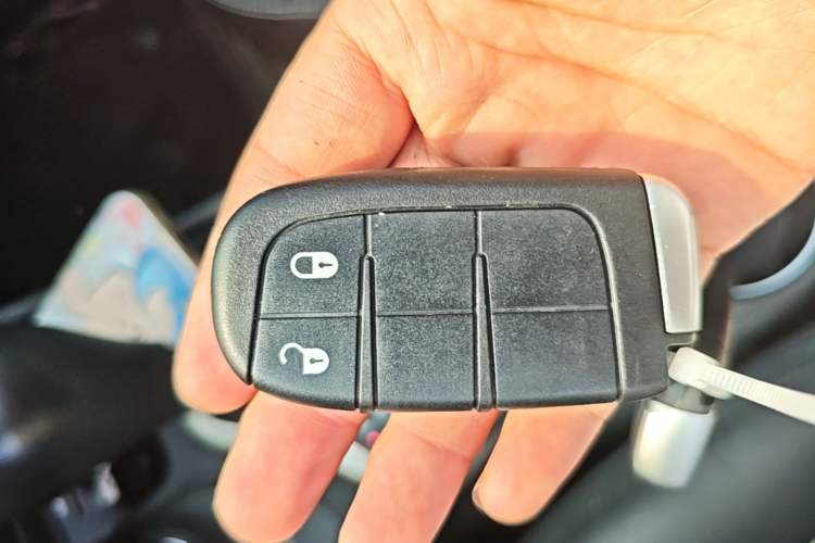 Used Jeep Cherokee 2016 2.4L Professional Edition Vehicle Key