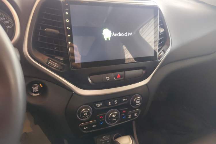 Used Jeep Cherokee 2016 2.4L Leading Edition Audio And AC Panel