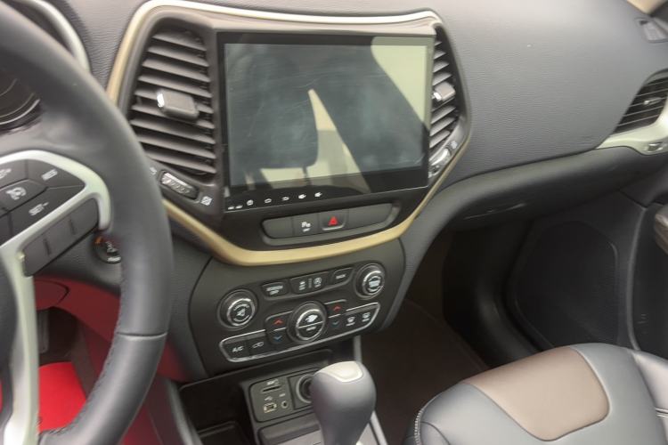 Used Jeep Cherokee 2016 2.4L Leading Edition Audio And AC Panel