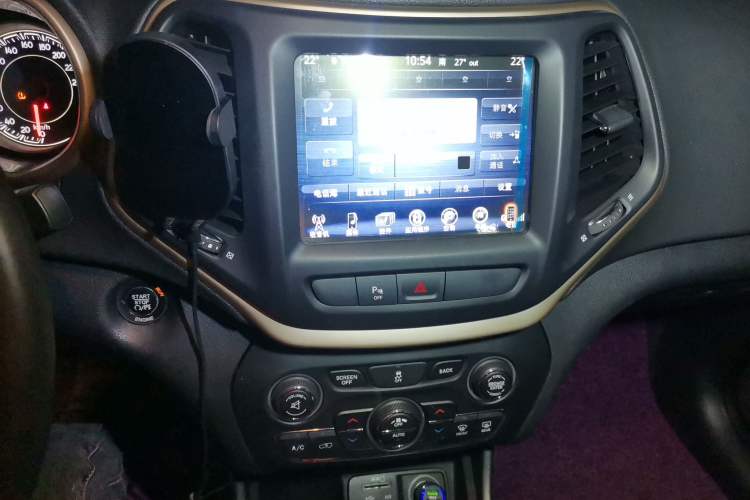 Used Jeep Cherokee 2016 2.0L Superior Edition Audio And AC Panel