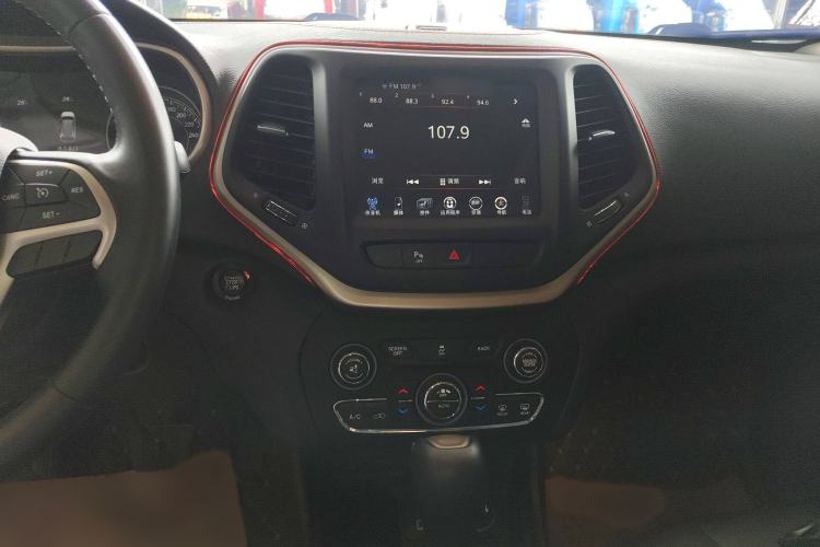 Used Jeep Cherokee 2016 2.0L Superior Edition Audio And AC Panel