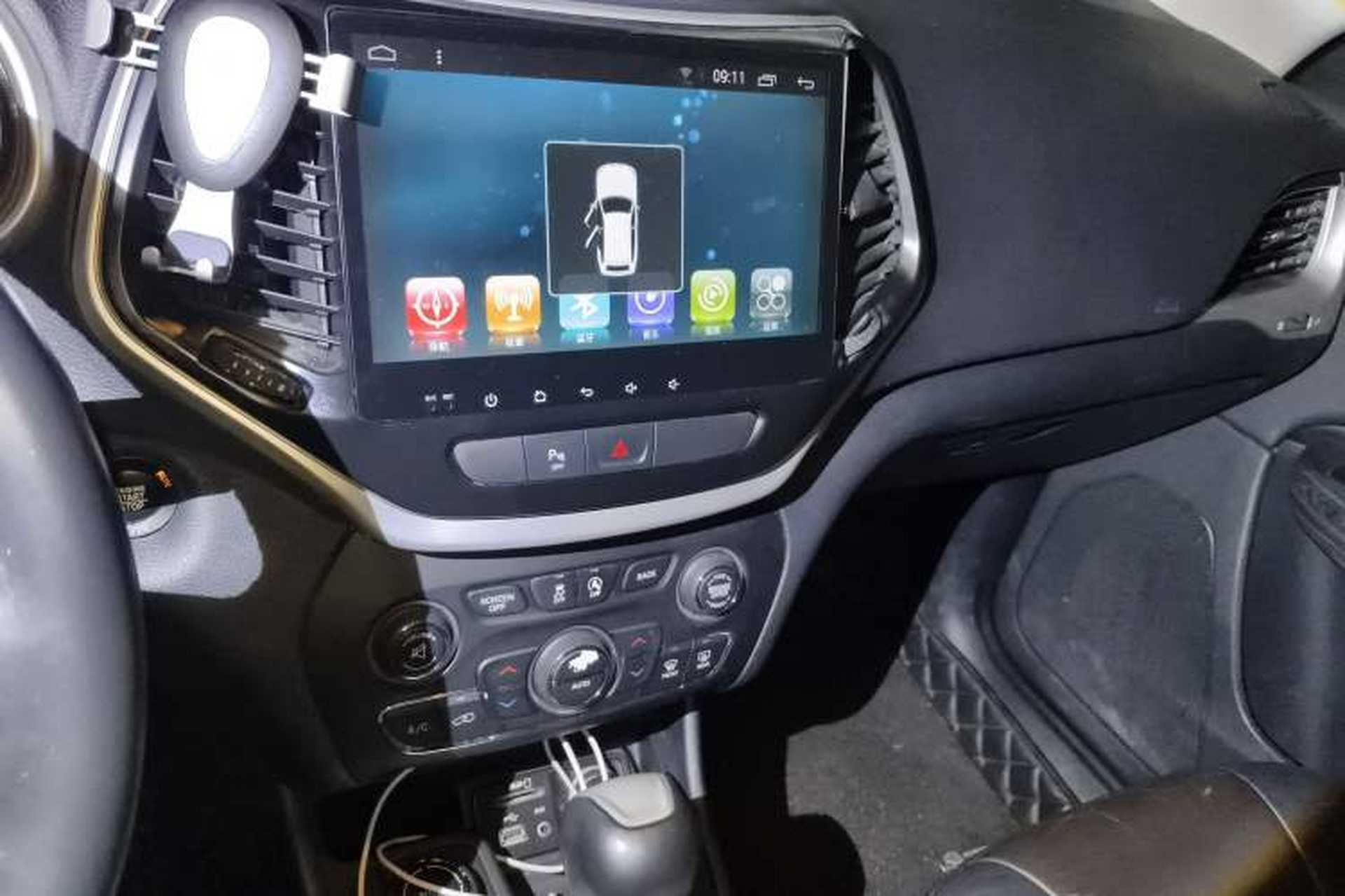 Used Jeep Cherokee 2016 2.4L Professional Edition Audio And AC Panel