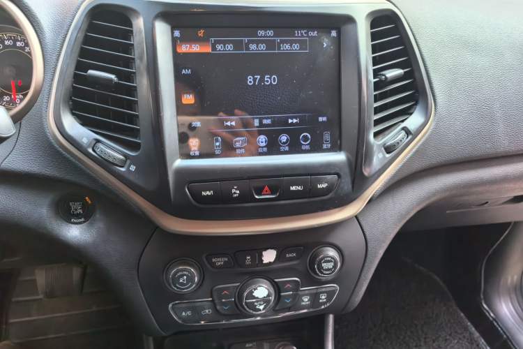 Used Jeep Cherokee 2016 2.4L Leading Edition Audio And AC Panel
