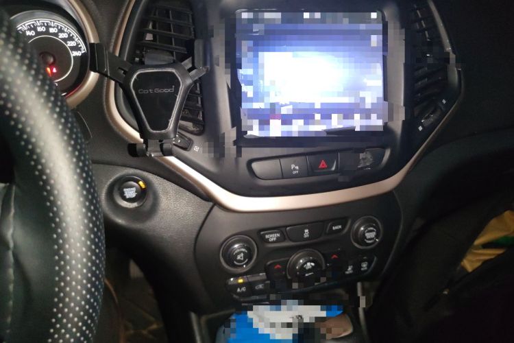 Used Jeep Cherokee 2016 2.0L Superior Edition Audio And AC Panel