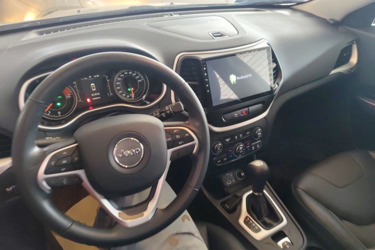 Used Jeep Cherokee 2016 2.4L Leading Edition Center Console