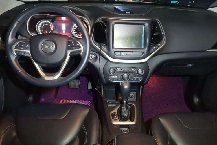 Used Jeep Cherokee 2016 2.0L Superior Edition Center Console