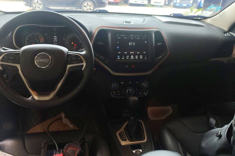Used Jeep Cherokee 2016 2.0L Superior Edition Center Console