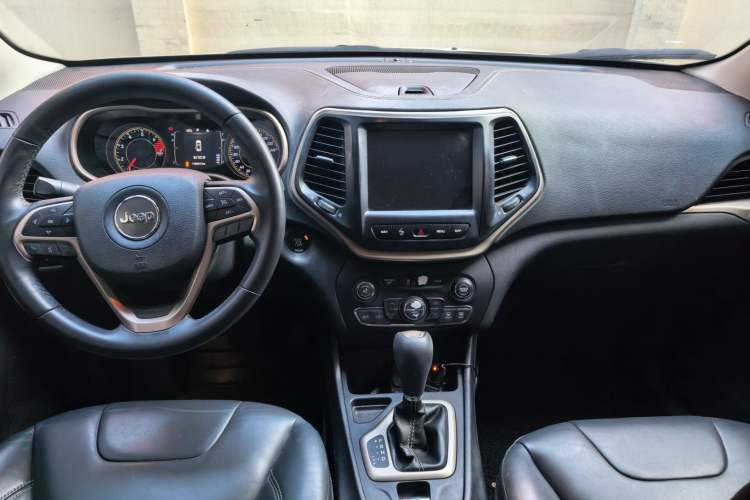 Used Jeep Cherokee 2016 2.4L Leading Edition Center Console